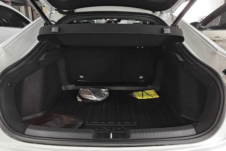 Used CHANGAN UNI-V 2023 1.5T Prestige Model Trunk