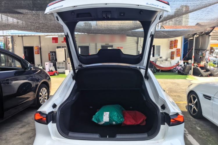 Used CHANGAN UNI-V 2023 1.5T Sport Edition Trunk