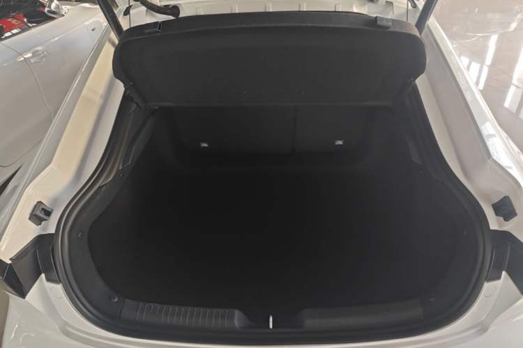 Used CHANGAN UNI-V 2023 1.5T Prestige Model Trunk