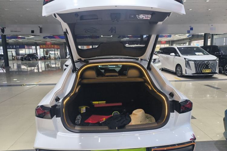 Used CHANGAN UNI-V 2023 1.5T Sport Edition Trunk