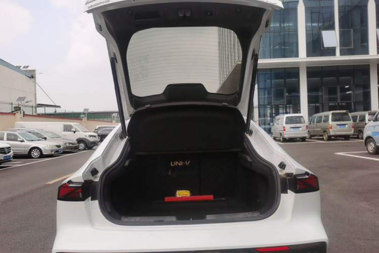Used CHANGAN UNI-V 2023 1.5T Prestige Model Trunk