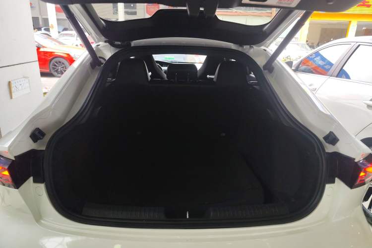 Used CHANGAN UNI-V 2023 1.5T Prestige Model Trunk