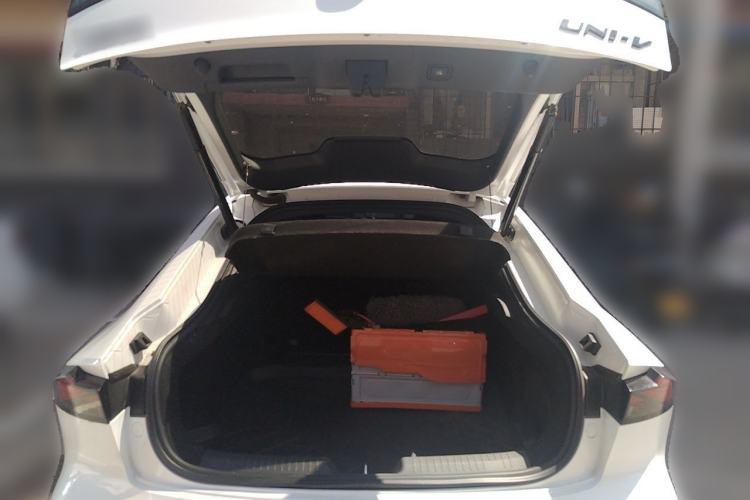 Used CHANGAN UNI-V 2023 2.0T Leading-Speed Edition Trunk