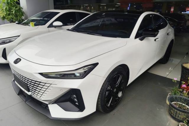 Used CHANGAN UNI-V 2023 1.5T Prestige Model