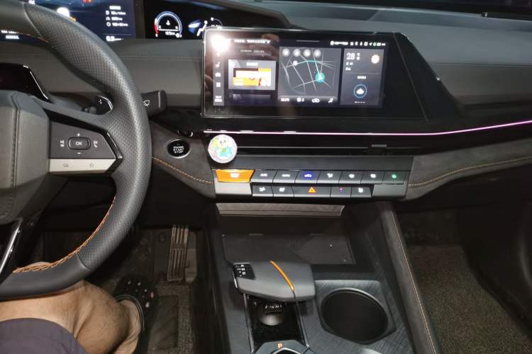 Used CHANGAN UNI-V 2024 1.5T Prestige Sport Edition Audio And AC Panel