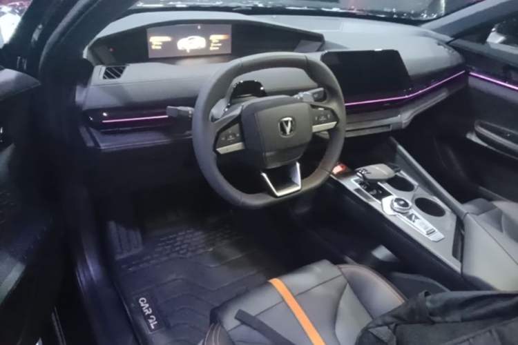 Used CHANGAN UNI-V 2024 1.5T Prestige Edition Center Console