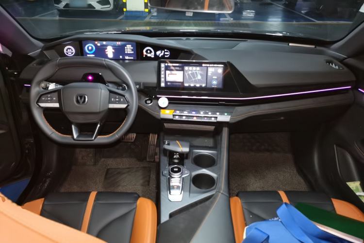 Used CHANGAN UNI-V 2024 1.5T Prestige Sport Edition Center Console