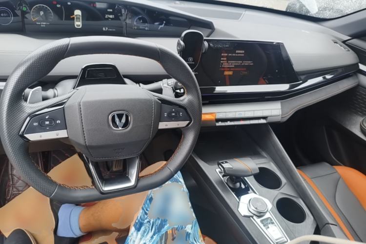 Used CHANGAN UNI-V 2024 1.5T Prestige Sport Edition Center Console