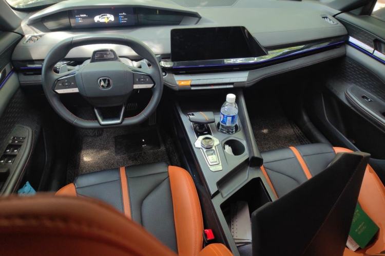 Used CHANGAN UNI-V 2024 1.5T Prestige Sport Edition Center Console