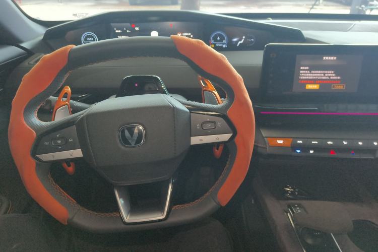 Used CHANGAN UNI-V 2024 1.5T High-Energy Version Center Console