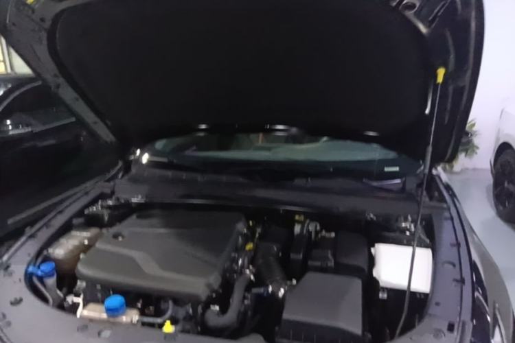 Used CHANGAN UNI-V 2024 1.5T Prestige Edition Engine Bay
