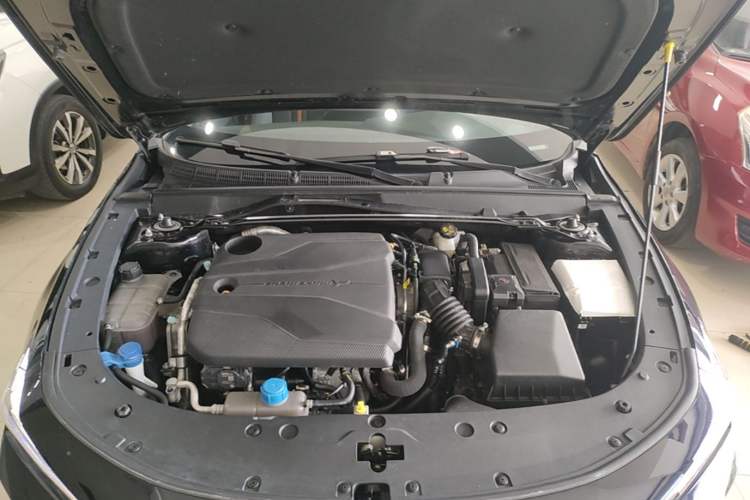 Used CHANGAN UNI-V 2024 1.5T Prestige Edition Engine Bay