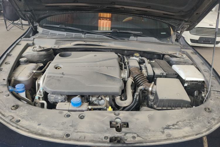 Used CHANGAN UNI-V 2024 1.5T High-Energy Version Engine Bay