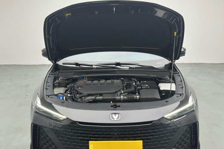 Used CHANGAN UNI-V 2024 2.0T High-Performance Version Engine Bay