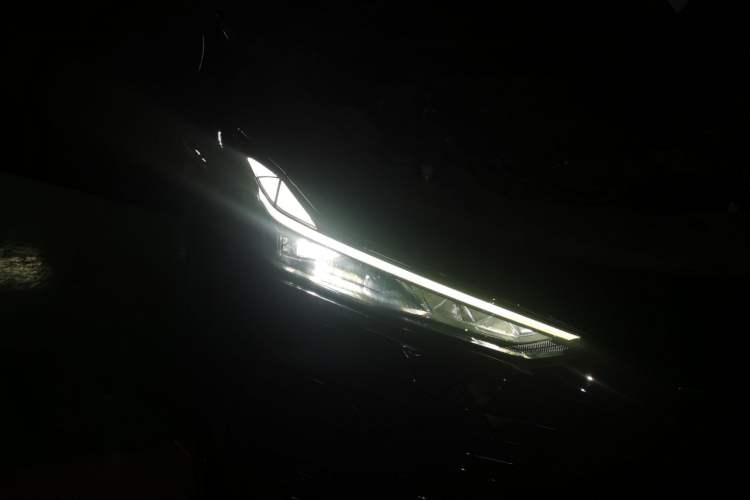 Used CHANGAN UNI-V 2024 2.0T High-Performance Version Exterior 6