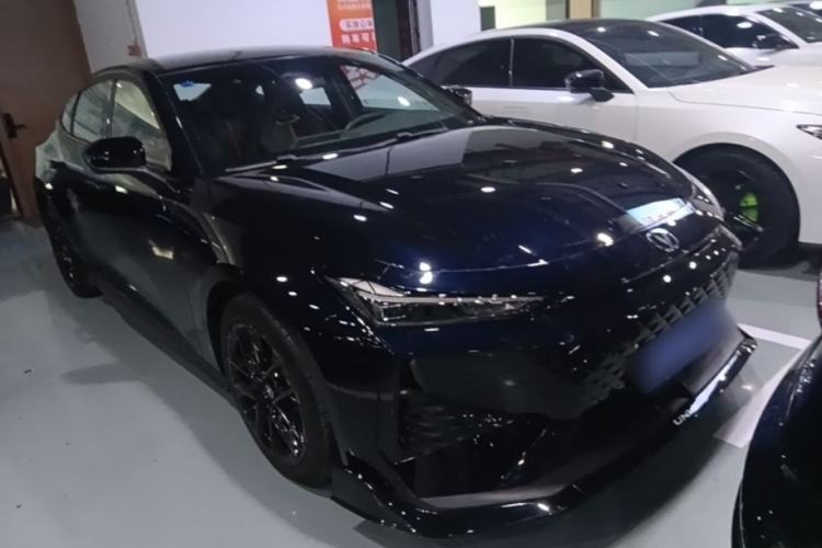 Used CHANGAN UNI-V 2024 1.5T Prestige Edition Front Right 45 Deg