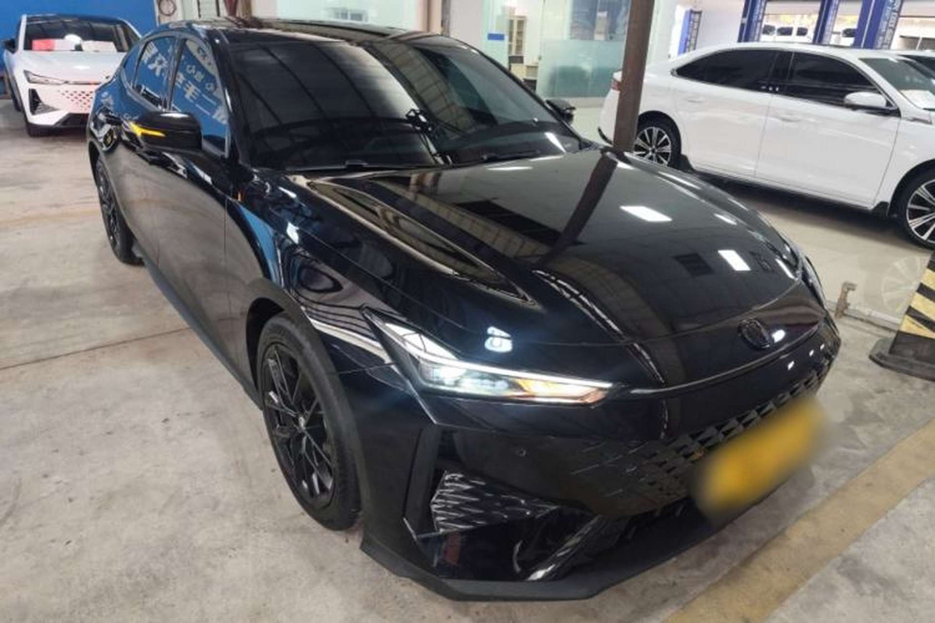 Used CHANGAN UNI-V 2024 1.5T Prestige Edition Front Right 45 Deg