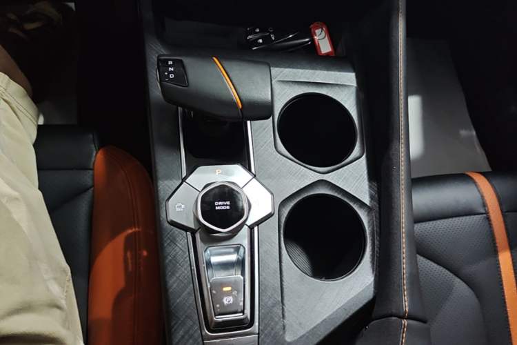 Used CHANGAN UNI-V 2024 1.5T Prestige Sport Edition Gear Lever