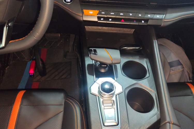 Used CHANGAN UNI-V 2024 1.5T Prestige Edition Gear Lever