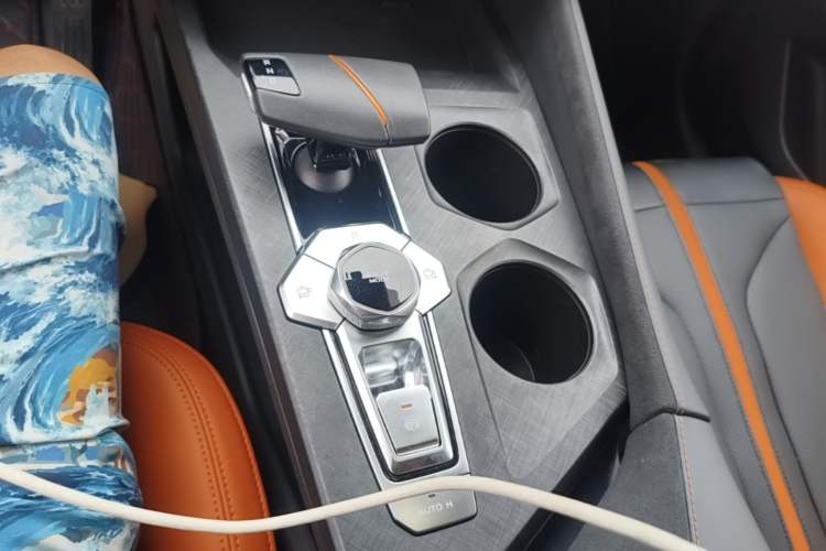 Used CHANGAN UNI-V 2024 1.5T Prestige Sport Edition Gear Lever