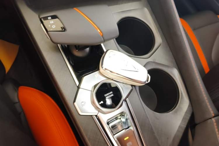 Used CHANGAN UNI-V 2024 1.5T Prestige Sport Edition Gear Lever