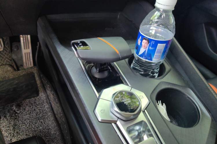 Used CHANGAN UNI-V 2024 1.5T Prestige Sport Edition Gear Lever