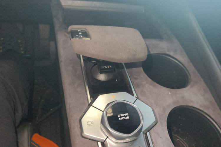 Used CHANGAN UNI-V 2024 1.5T High-Energy Version Gear Lever