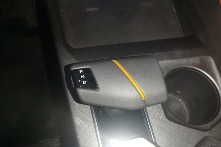 Used CHANGAN UNI-V 2024 2.0T High-Performance Version Gear Lever