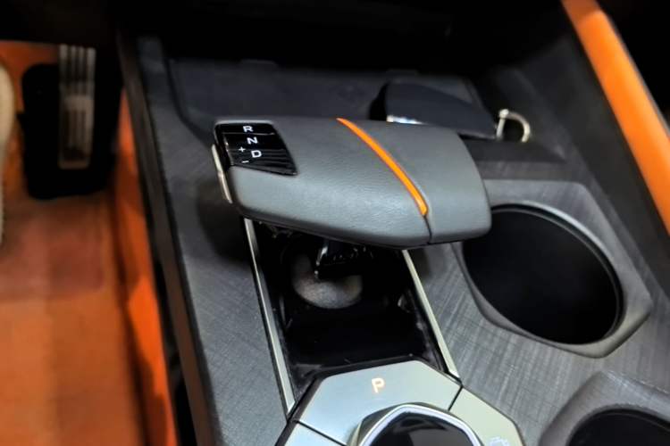 Used CHANGAN UNI-V 2024 2.0T High-Performance Version Gear Lever