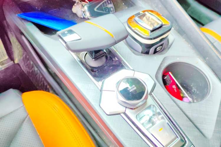 Used CHANGAN UNI-V 2024 1.5T Prestige Sport Edition Gear Lever