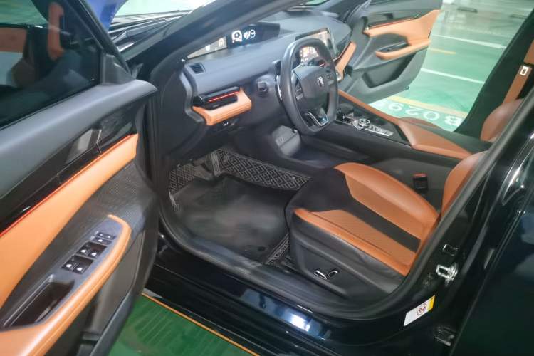 Used CHANGAN UNI-V 2024 2.0T High-Performance Version Interior 3