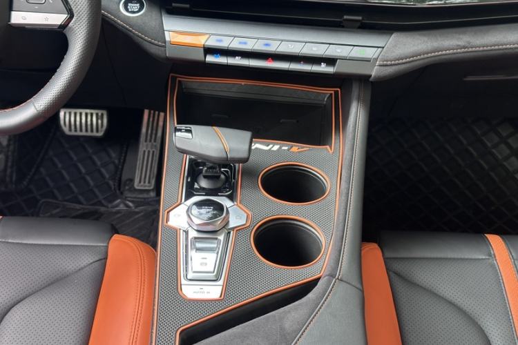 Used CHANGAN UNI-V 2024 1.5T Prestige Sport Edition Interior 4
