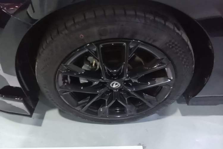 Used CHANGAN UNI-V 2024 1.5T Prestige Edition Left Front Wheel Hub