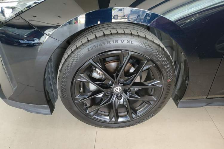 Used CHANGAN UNI-V 2024 1.5T Prestige Edition Left Front Wheel Hub