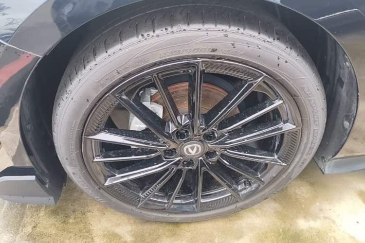 Used CHANGAN UNI-V 2024 1.5T Prestige Sport Edition Left Front Wheel Hub