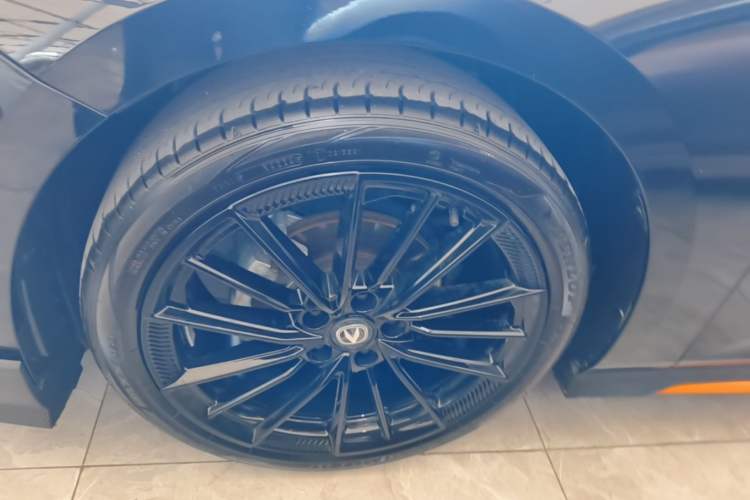 Used CHANGAN UNI-V 2024 1.5T Prestige Sport Edition Left Front Wheel Hub