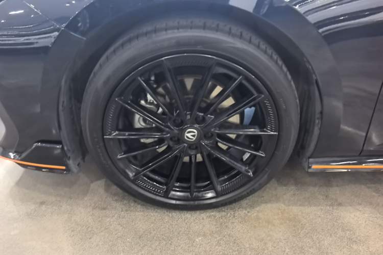 Used CHANGAN UNI-V 2024 2.0T High-Performance Version Left Front Wheel Hub