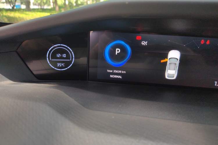 Used CHANGAN UNI-V 2024 1.5T Prestige Sport Edition Odometer Close Up
