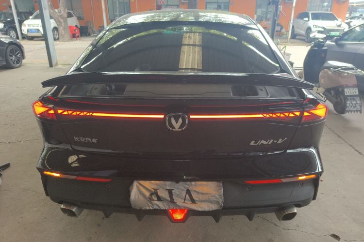 Used CHANGAN UNI-V 2024 1.5T High-Energy Version Rear