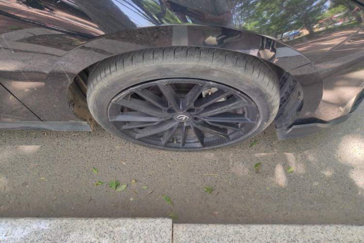 Used CHANGAN UNI-V 2024 1.5T Prestige Sport Edition Right Front Wheel Hub