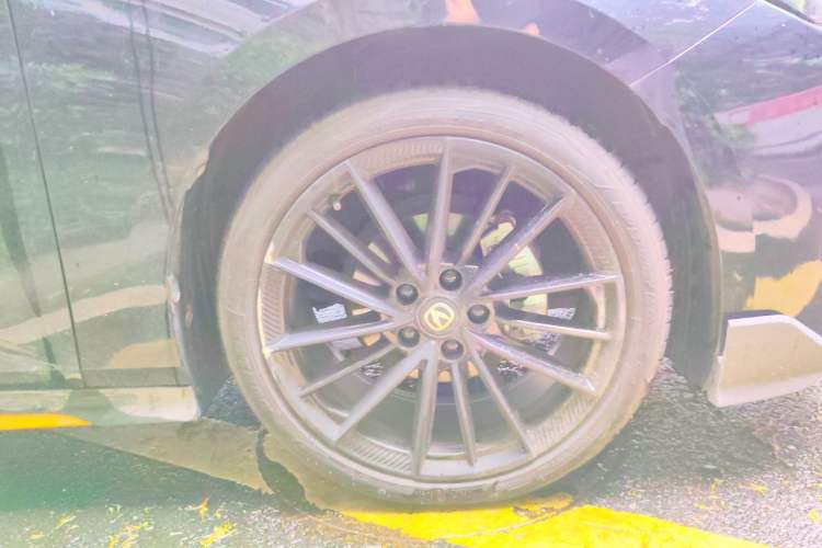 Used CHANGAN UNI-V 2024 1.5T Prestige Sport Edition Right Front Wheel Hub