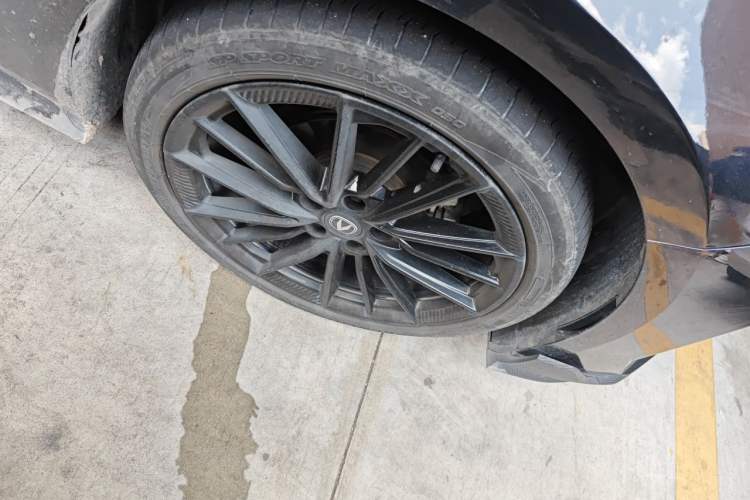 Used CHANGAN UNI-V 2024 1.5T Prestige Sport Edition Right Front Wheel Hub