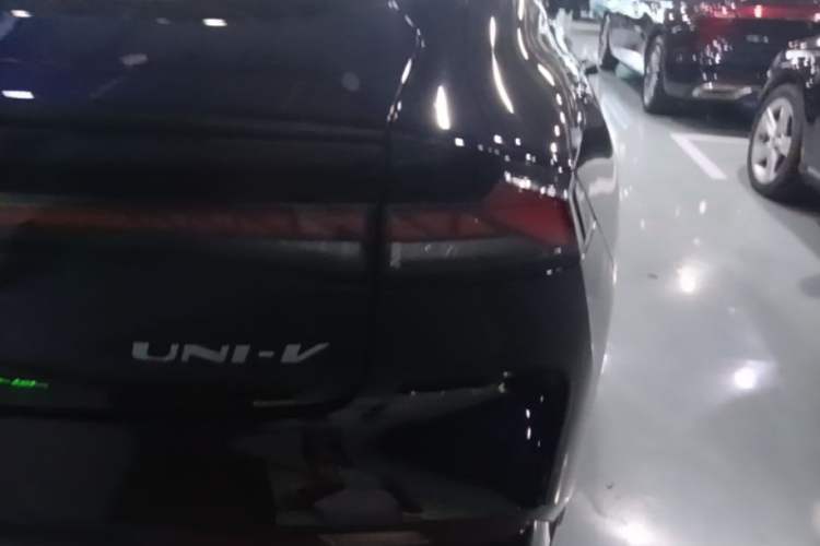 Used CHANGAN UNI-V 2024 1.5T Prestige Edition Right Rear Taillight