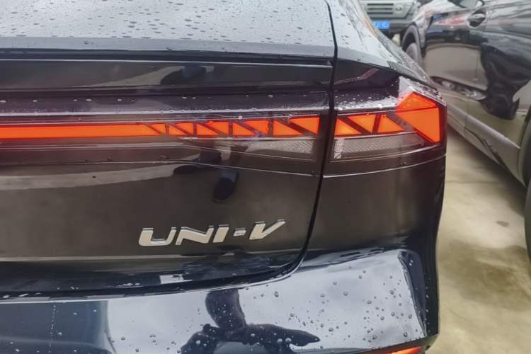 Used CHANGAN UNI-V 2024 1.5T Prestige Sport Edition Right Rear Taillight