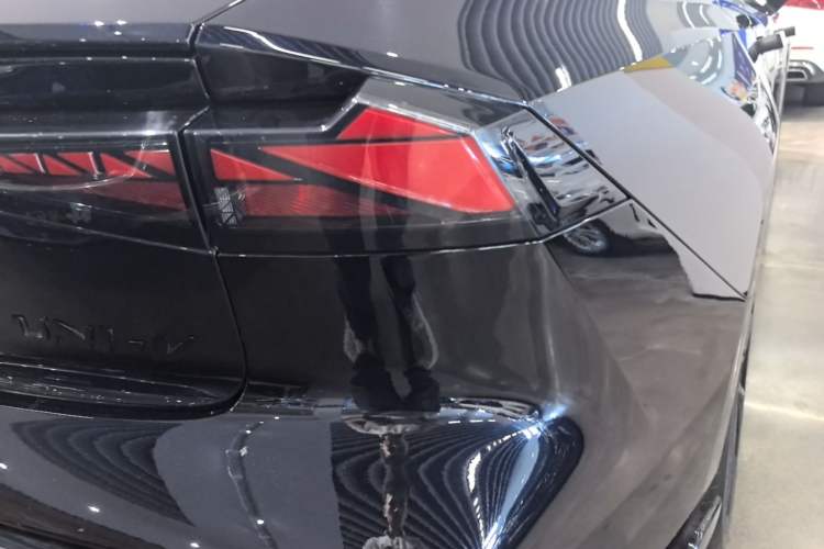 Used CHANGAN UNI-V 2024 2.0T High-Performance Version Right Rear Taillight