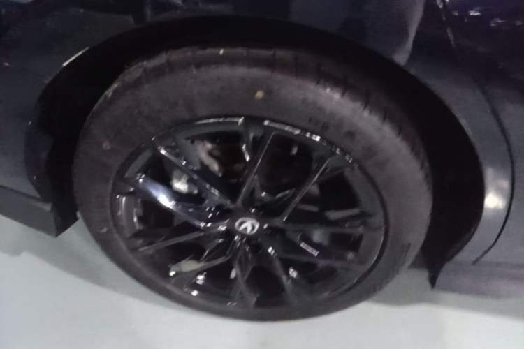 Used CHANGAN UNI-V 2024 1.5T Prestige Edition Right Rear Wheel Hub