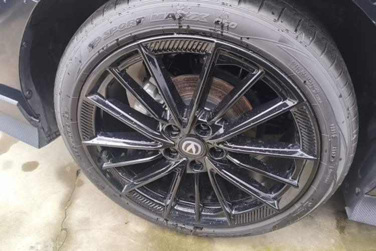 Used CHANGAN UNI-V 2024 1.5T Prestige Sport Edition Right Rear Wheel Hub