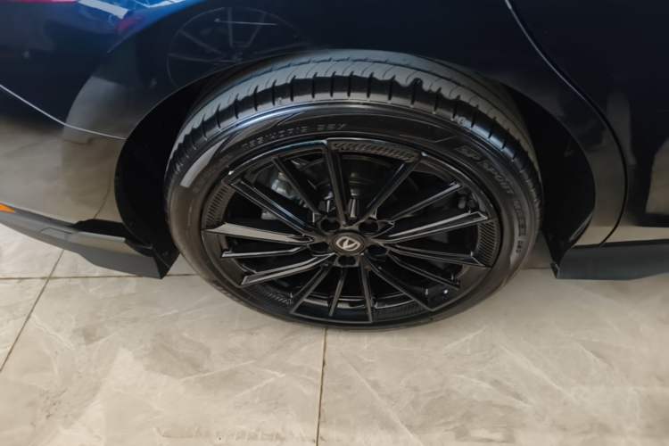Used CHANGAN UNI-V 2024 1.5T Prestige Sport Edition Right Rear Wheel Hub