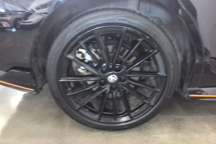 Used CHANGAN UNI-V 2024 2.0T High-Performance Version Right Rear Wheel Hub