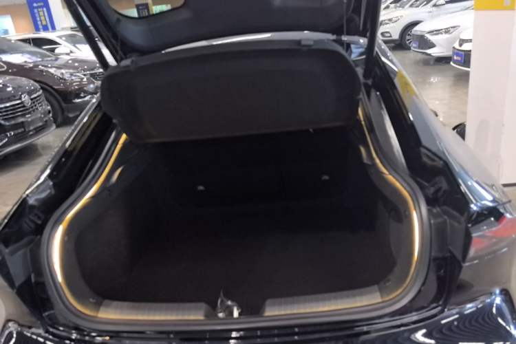 Used CHANGAN UNI-V 2024 2.0T High-Performance Version Trunk